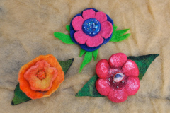 Nicht verblühende Blumen, gefilzt